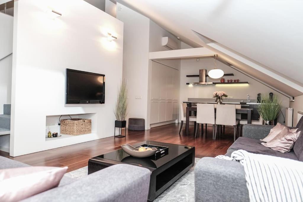 וילנה #Stayhere - Spacious Luxury Town Hall 3Bdr Apartment מראה חיצוני תמונה