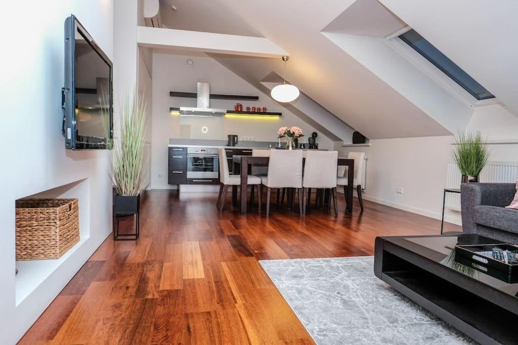 וילנה #Stayhere - Spacious Luxury Town Hall 3Bdr Apartment מראה חיצוני תמונה