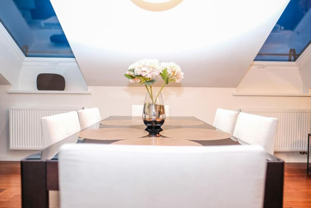 וילנה #Stayhere - Spacious Luxury Town Hall 3Bdr Apartment מראה חיצוני תמונה